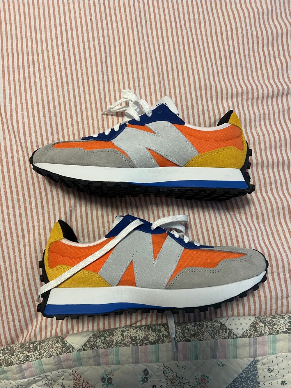 NWOT New Balance 327